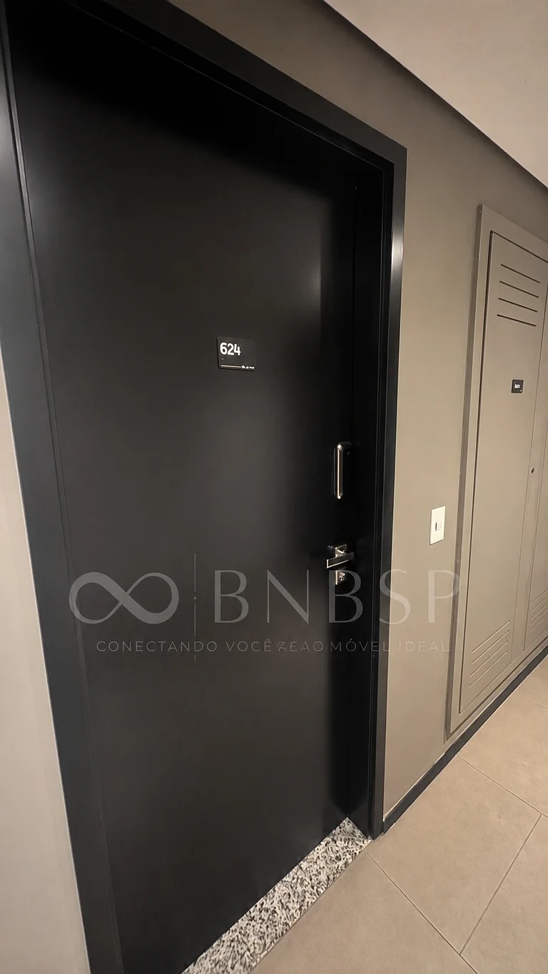 Studio Brooklin — Porta do apartamento 624